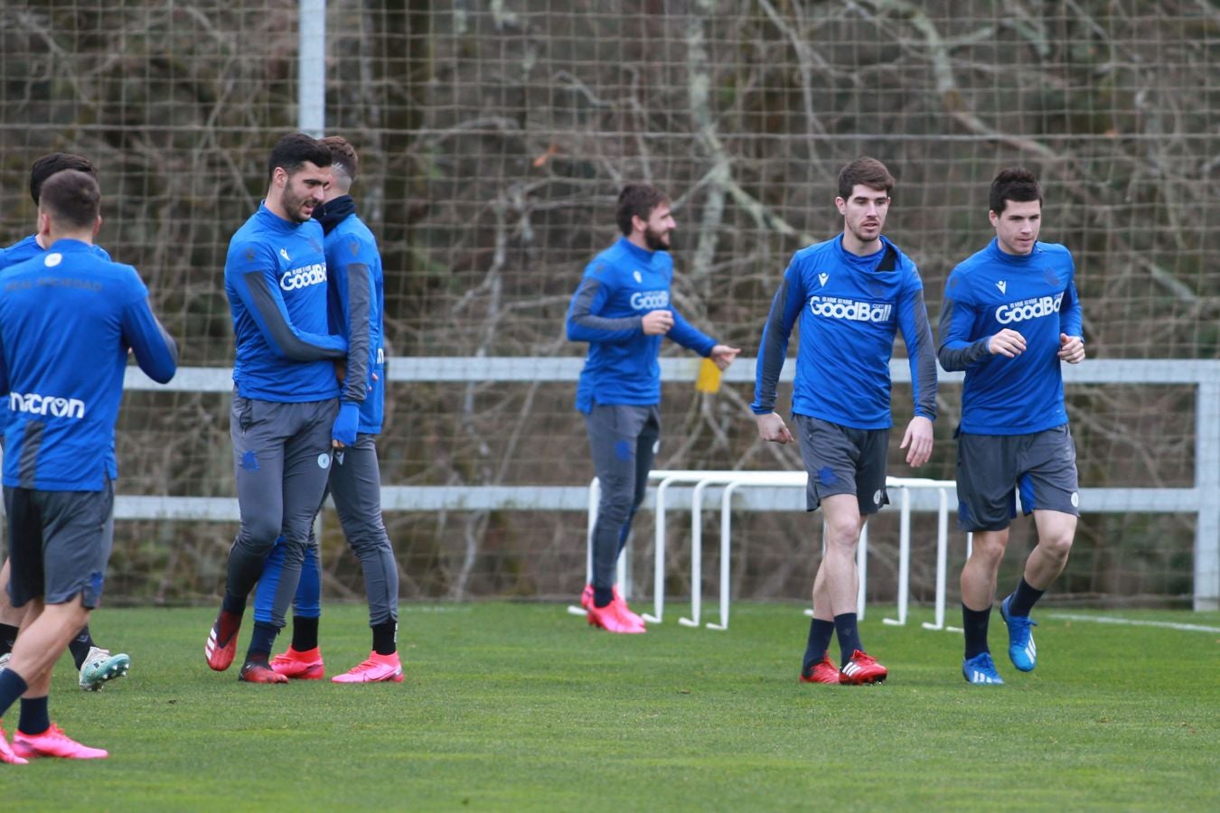 Imanol Alguacil ha convocado a todos los jugadores disponibles de la primera plantilla para medirse a Osasuna en Copa. Recupera a Monreal y Willian José vuelve a la lista, pero pierde a Llorente por una rotura para al menos los dos próximos partidos.