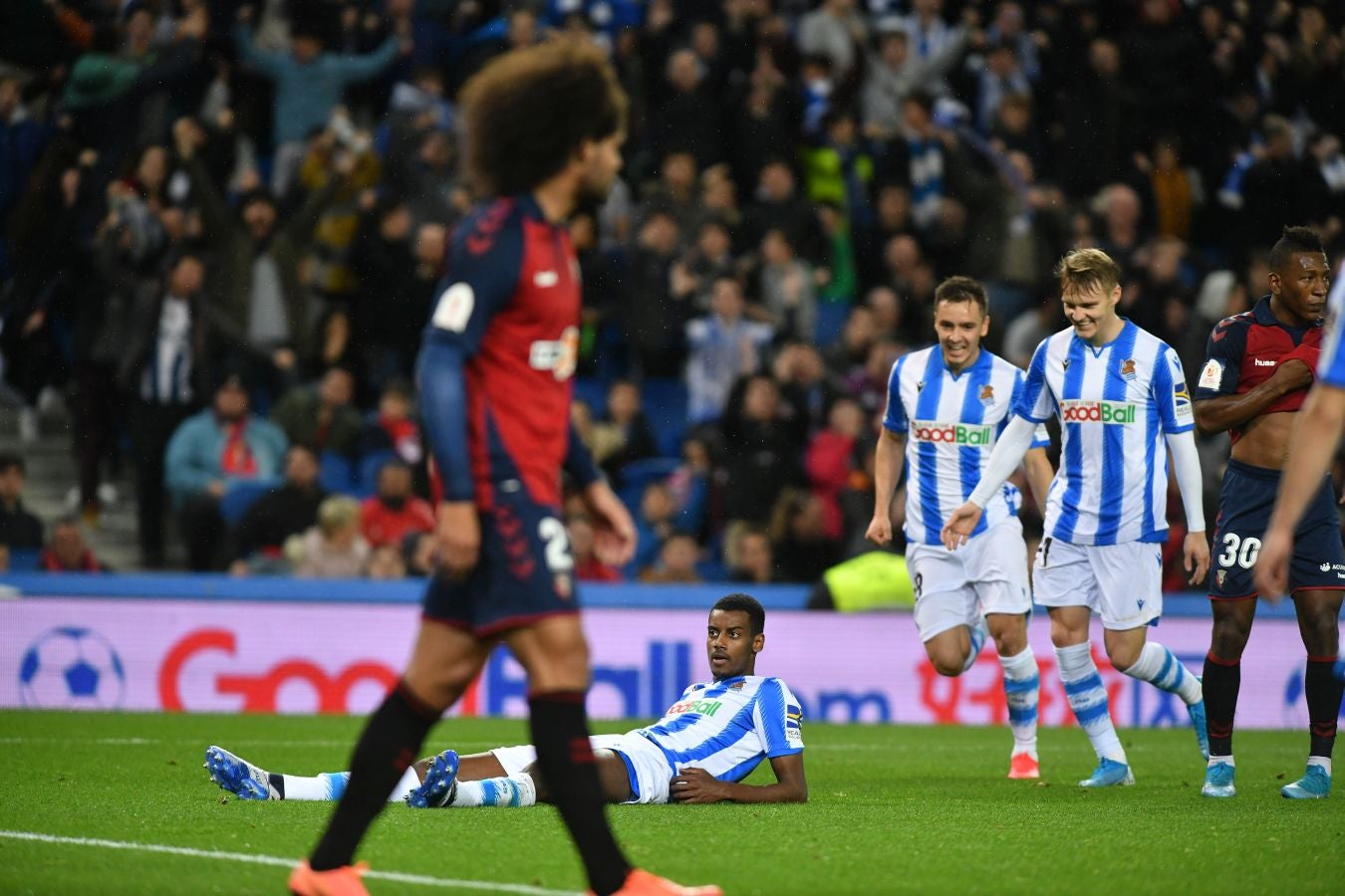 La Real Sociedad sigue soñando con la Copa tras eliminar a Osasuna. Los txuri-urdin estarán en el bombo de cuartos