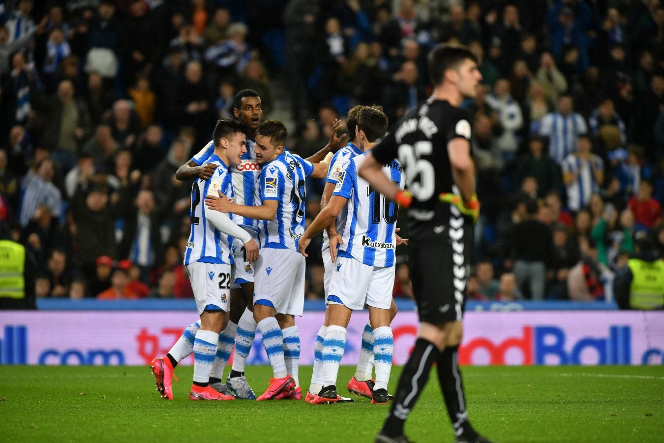 La Real Sociedad sigue soñando con la Copa tras eliminar a Osasuna. Los txuri-urdin estarán en el bombo de cuartos