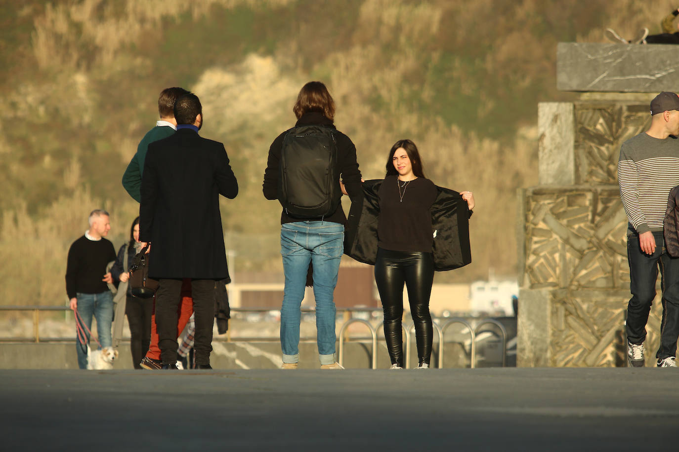 Gipuzkoa ha estrenado el mes de febrero con un tiempo más propio del verano que del invierno. El sol y las agradables temperaturas han invitado a la playa o al monte.
