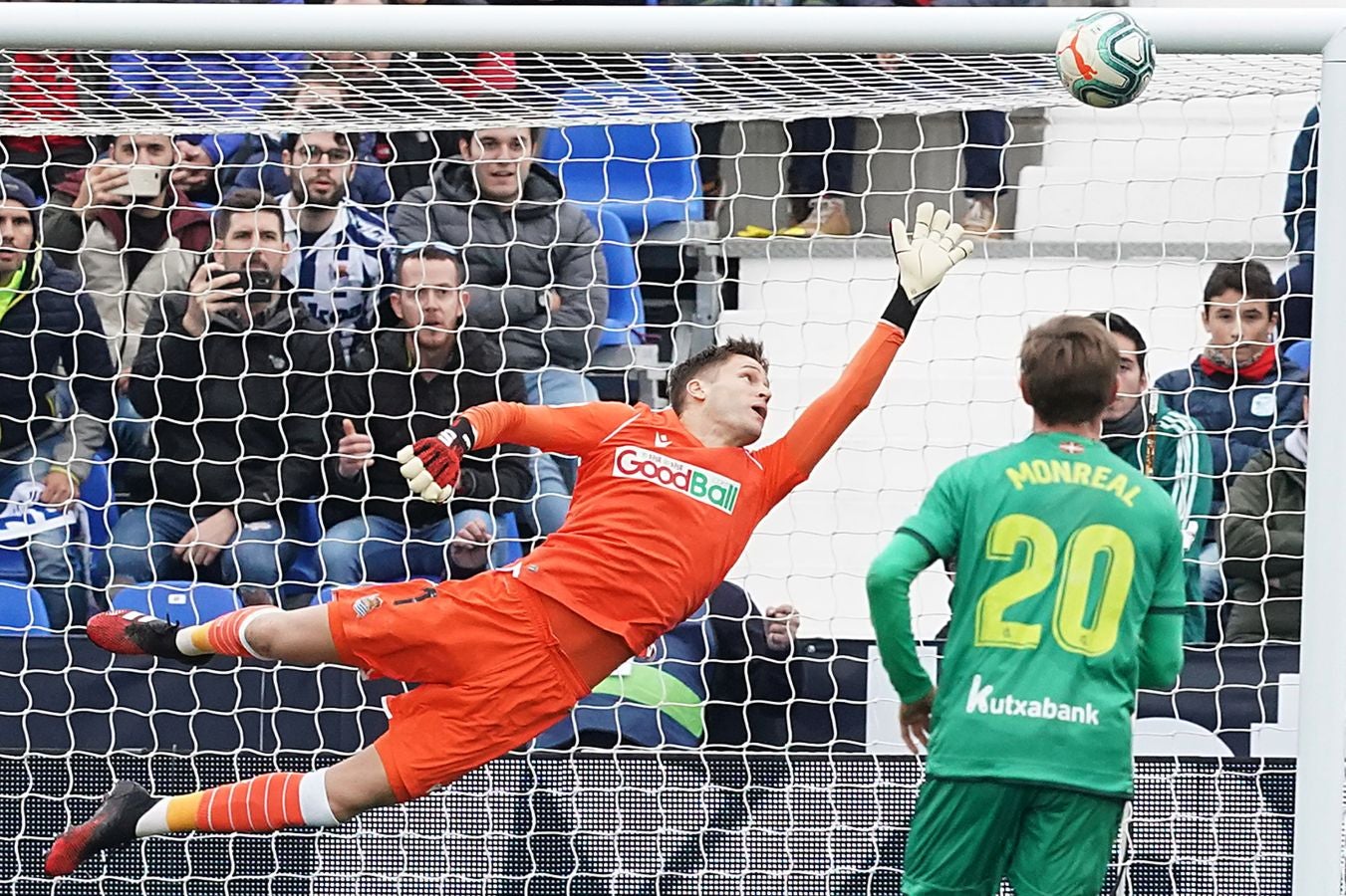 Los txuri-urdin caen en Butarque tras el gol de falta directa de Óscar Rodríguez en el último minuto. Isak adelantó a la Real en la primera parte y Omeruo puso las tablas en el 48. 