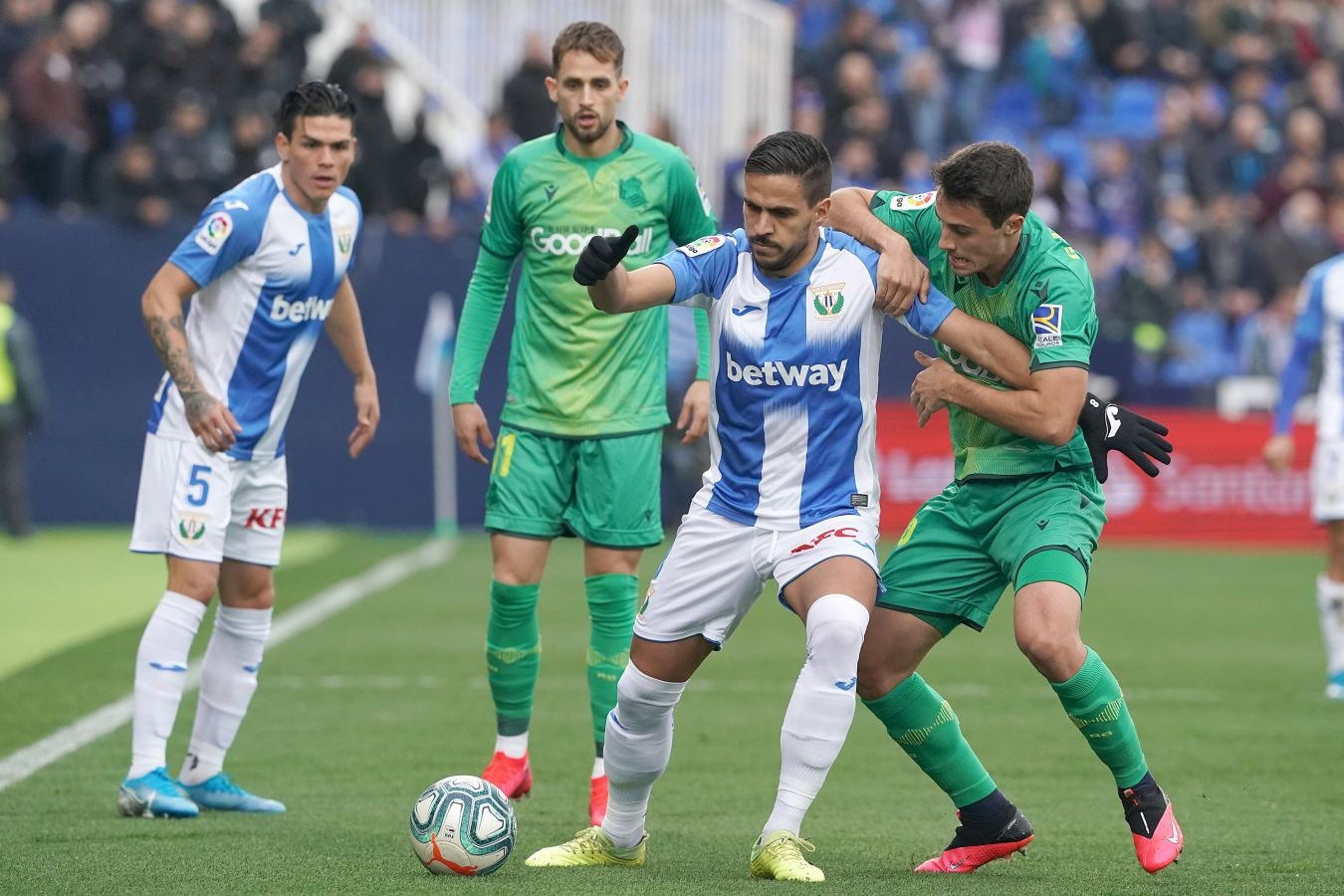 Los txuri-urdin caen en Butarque tras el gol de falta directa de Óscar Rodríguez en el último minuto. Isak adelantó a la Real en la primera parte y Omeruo puso las tablas en el 48. 