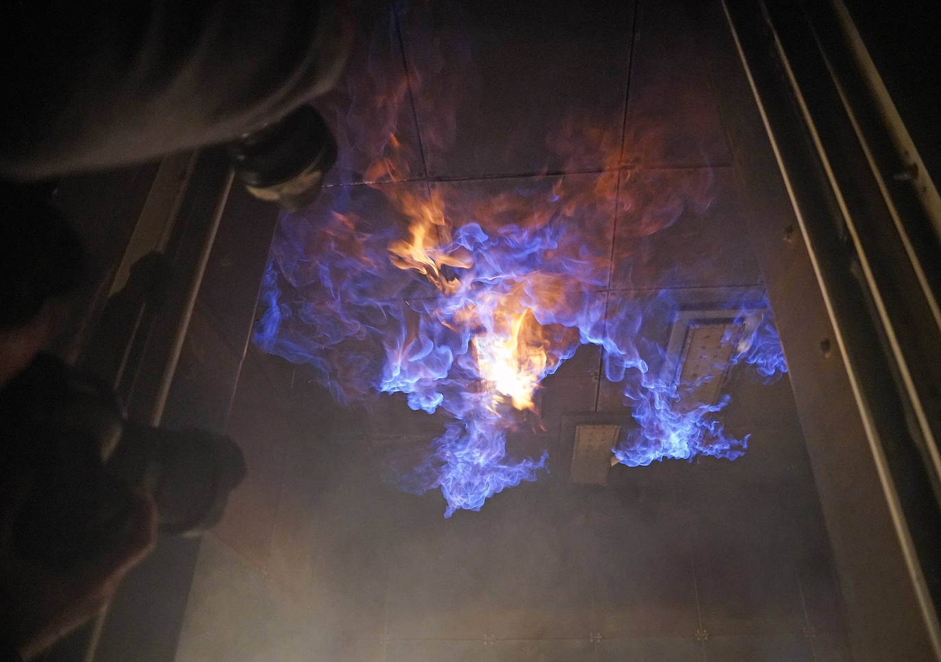 La Fundación Sueskola está de celebración. El centro de Adiestramiento en Prevención y Extinción de Incendios, dependiente de la Diputación de Gipuzkoa, cumple diez años de vida. Ha formado a más de 37.000 alumnos de todo Gipuzkoa, Bizkaia, Álava, La Rioja, Navarra y Andorra, y ha organizado 2.700 cursos. El diputado general de Gipuzkoa, Markel Olano, visitó este lunes las instalaciones de Ordizia.