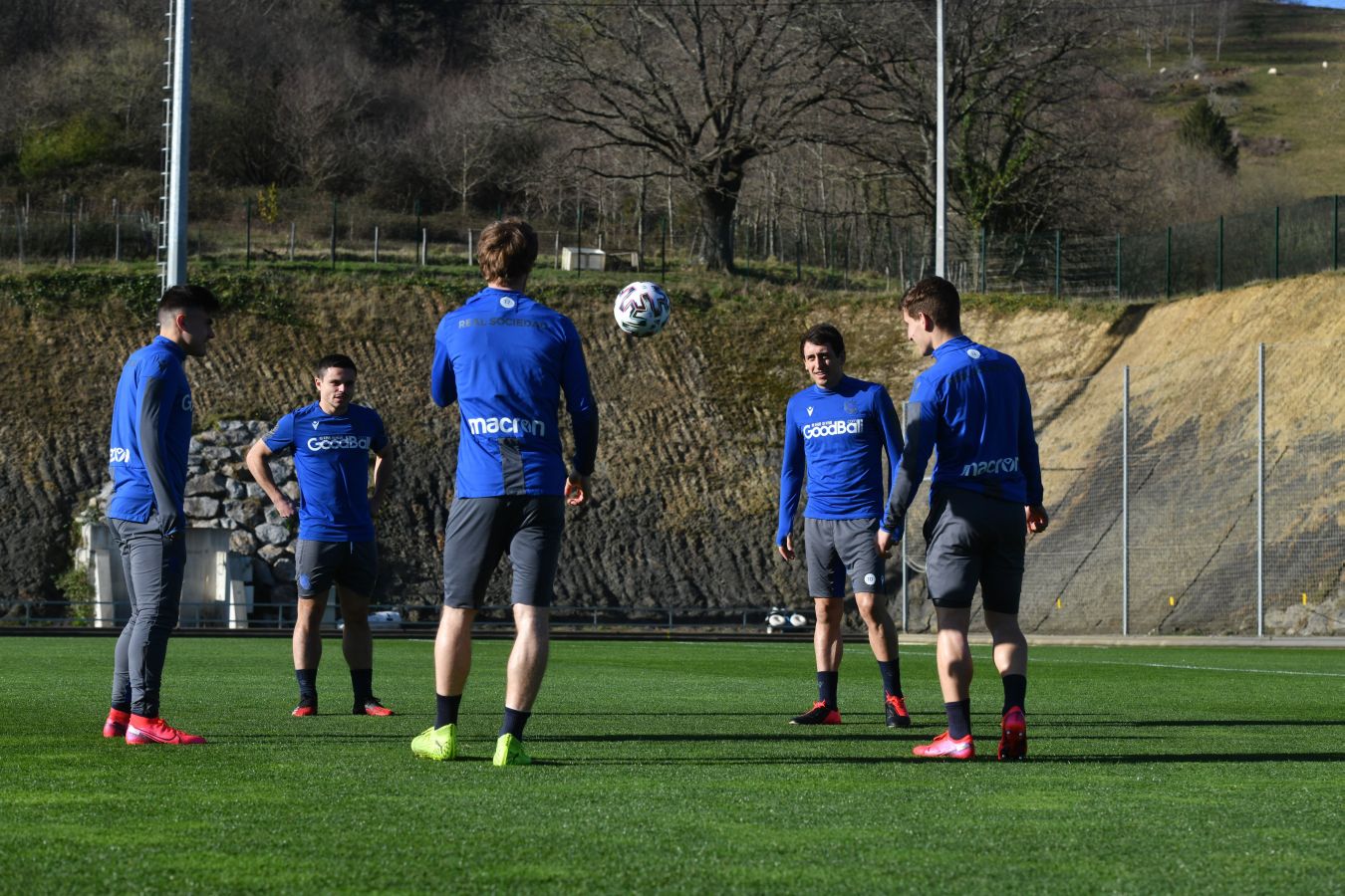 La Real Sociedad se mide al Real Madrid en cuartos de final de la Copa del Rey. Merino y Moyá han entrado en la convocatoria y Sangalli se ha quedado fuera