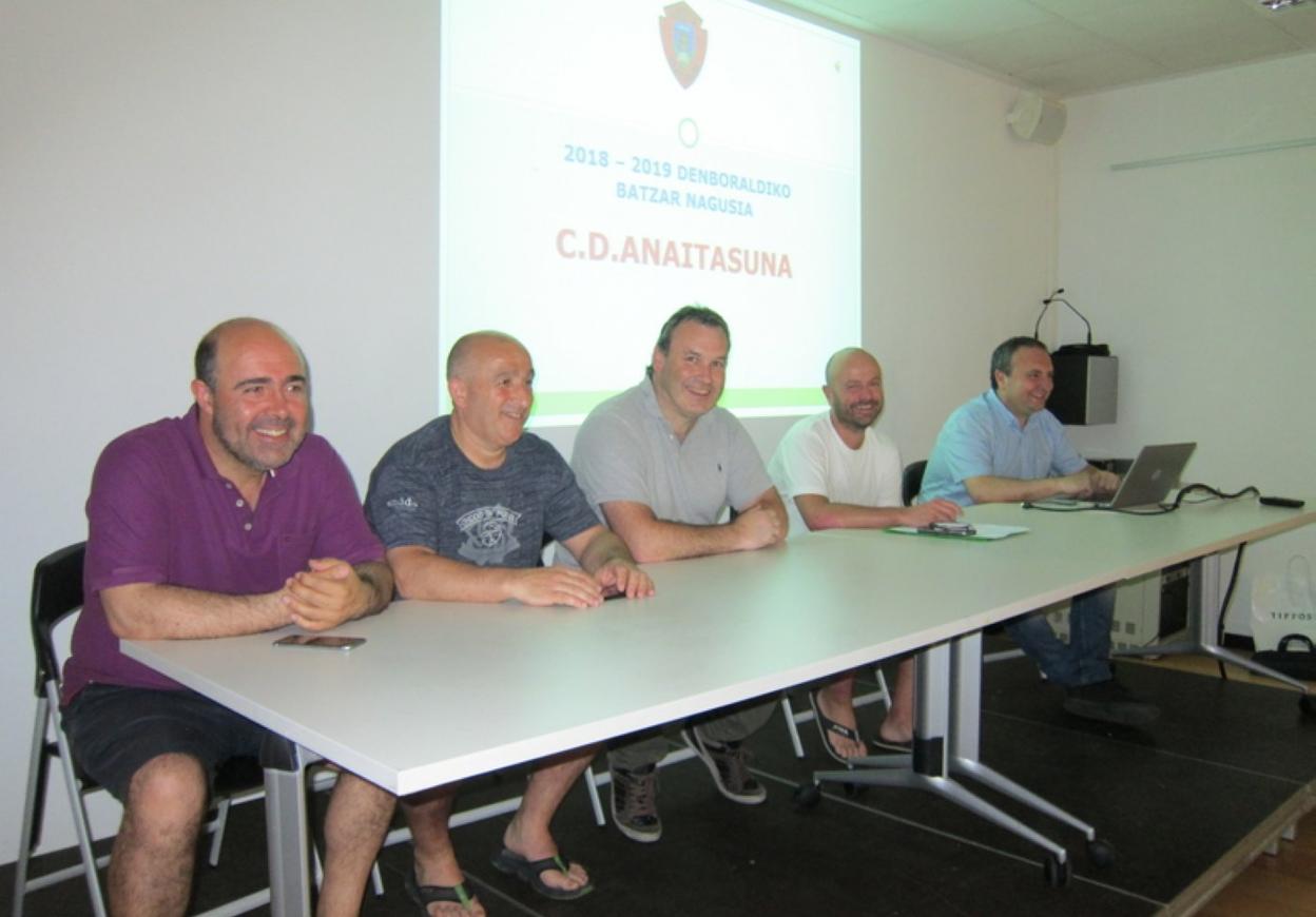 La dirección actual en la última asamblea del club. 