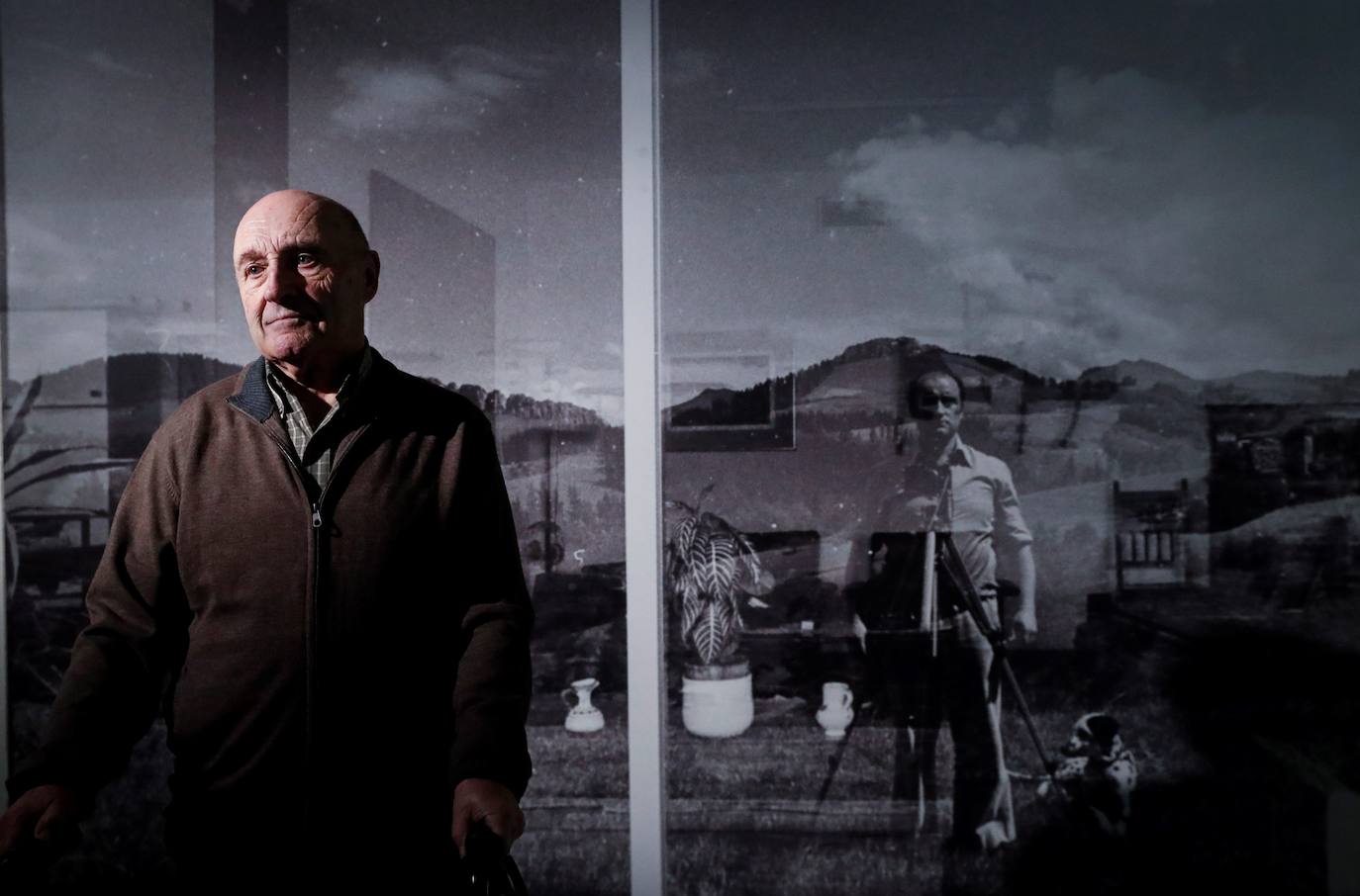 Todas las series en las que Antton Elizegi ha plasmado su trabajo están representadas en una exposición que recoge la mirada, muy personal, que ha dirigido al entorno.