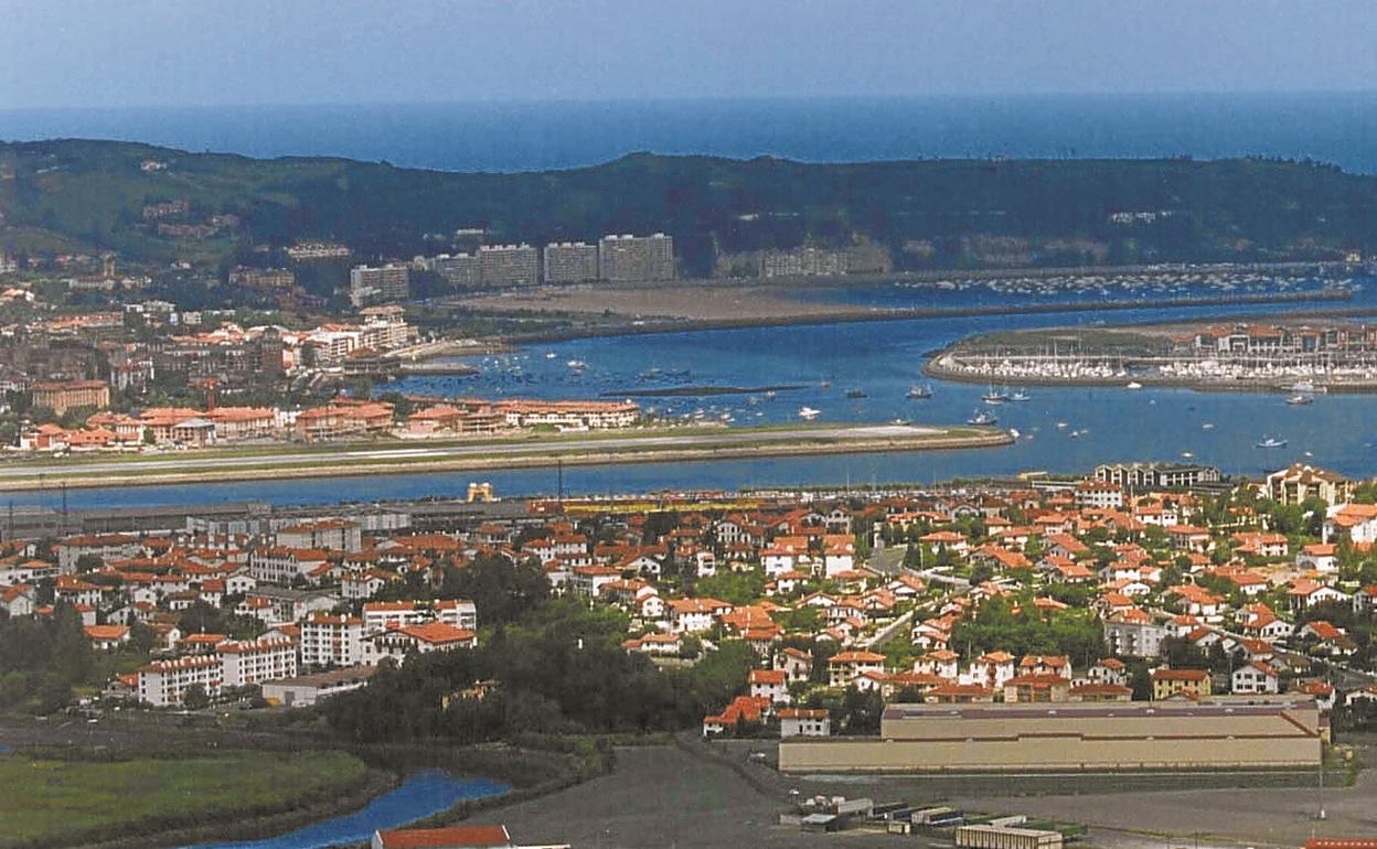 Vista de la bahía de Txingudi con la desembocadura del Bidasoa.