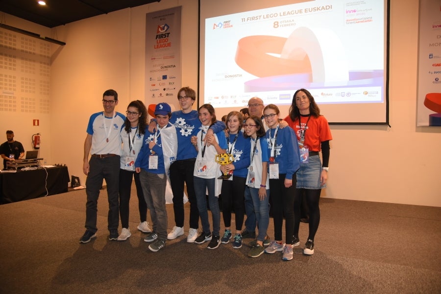 Axular Lizeoa de Donostia disputará la final estatal tras vencer en la First Lego League Euskadi. 