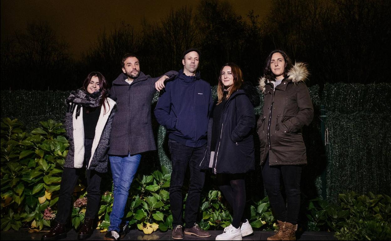 Ezkerretik eskuinera, Olaia Intziarte, Iker Lauroba, Urbil Artola, Leire Letu eta Maria Soriazu, Beste Urtaroak taldeko kideak