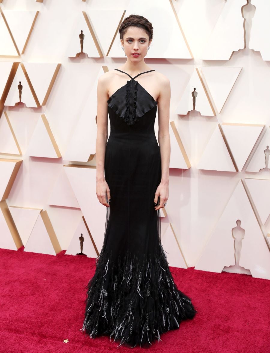 Las lentejuelas, los terciopelos, los tules, las pajaritas, los blancos, los negros, los dorados y los rojos han sido los protagonistas de los mejores looks de la 92ª edición de la alfombra roja de los Oscar. Una ‘red carpet’ en la que ellas, con vestidos menos estridentes que en años anteriores; y ellos, fieles al ‘smoking’, han acaparado los flashes de los cientos de medios de comunicación que se han acercado a Los Ángeles