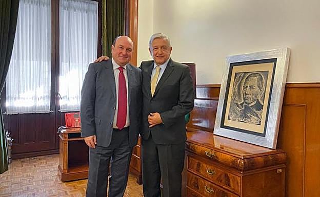 El presidente del PNV, Andoni Ortuzar, visitó al presidente de México, Manuel López Obrador, en el Palacio Nacional. 
