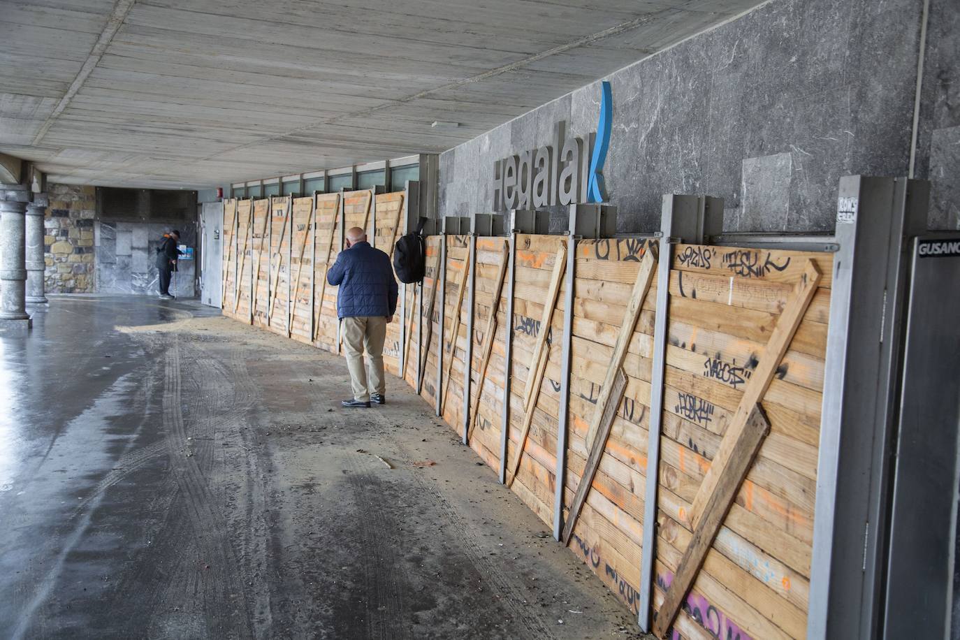 La costa guipuzcoana ha superado este martes el embate de mar sin daños significativos. El aviso se rebaja este miércoles a amarillo 