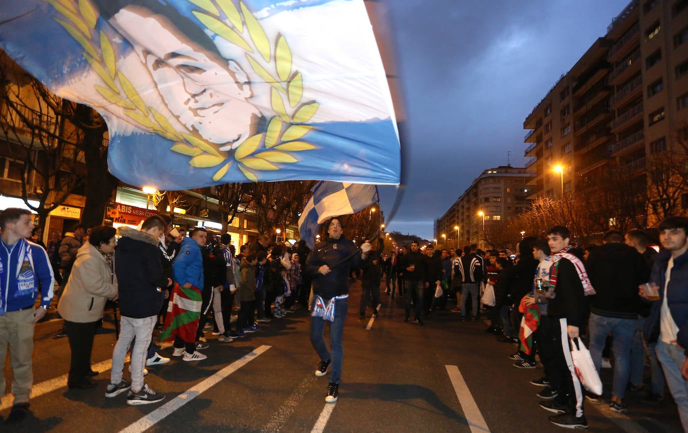 Fotos: Búscate entre las fotos de la afición txuri-urdin en el Real - Mirandés