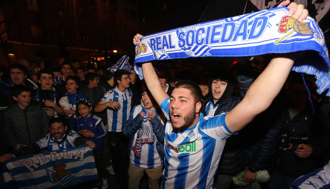 Fotos: Búscate entre las fotos de la afición txuri-urdin en el Real - Mirandés