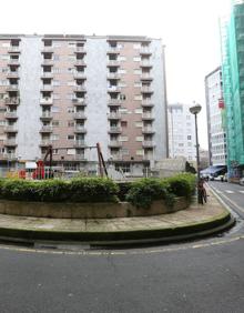 Imagen secundaria 2 - El pavimento de los juegos infantiles será renovado y el proyecto resuelve los problemas de accesibilidad.