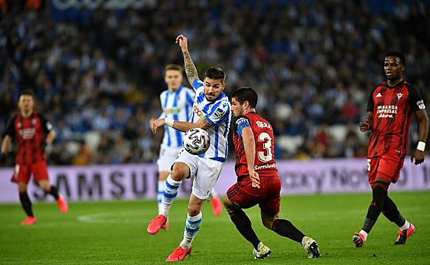 Portu trata de zafarse del hernaniarra Gorka Kijera.