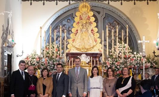 Los Reyes ante la Virgen del Rocío.