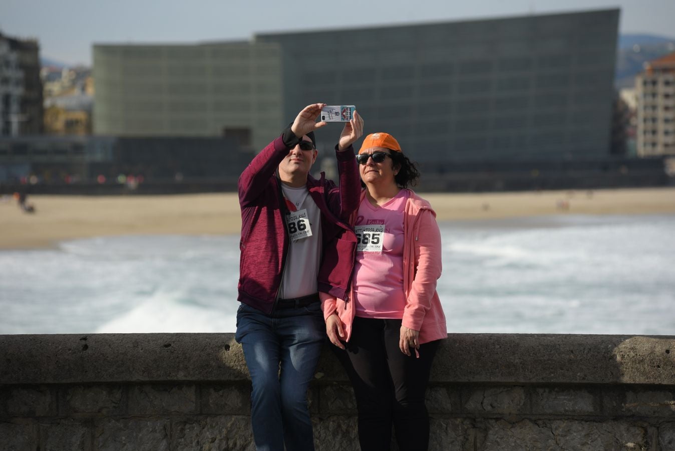 Aspanogi, la Asociación de familias de menores oncológicos de Gipuzkoa, ha reunido en Donostia a más de 800 personas en su VIII Marcha Nórdica Solidaria. La iniciativa, a la que no faltaron la Legión 501 de Star Wars y el payaso Porrotx, cada año recaba más apoyo
