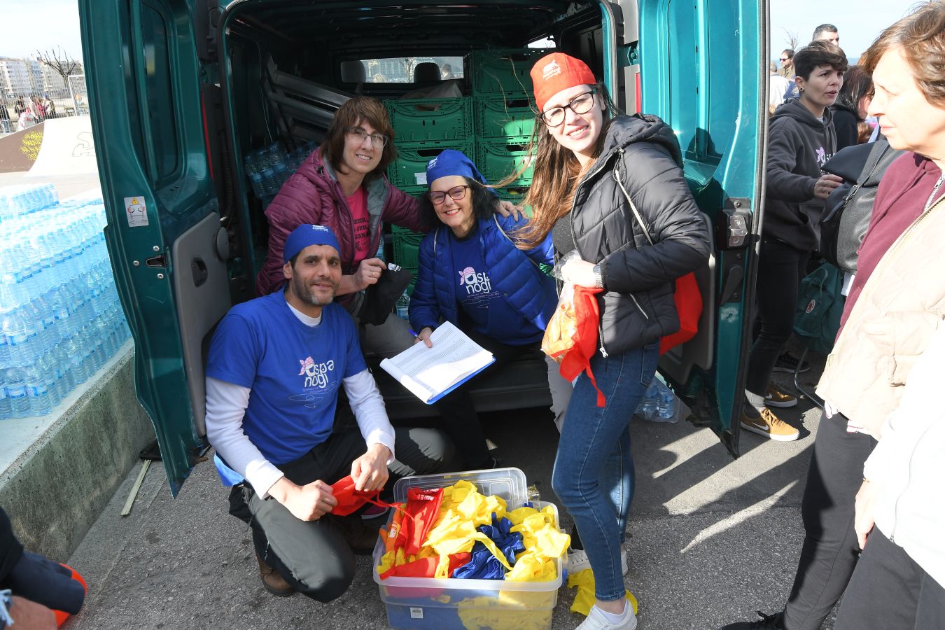 Aspanogi, la Asociación de familias de menores oncológicos de Gipuzkoa, ha reunido en Donostia a más de 800 personas en su VIII Marcha Nórdica Solidaria. La iniciativa, a la que no faltaron la Legión 501 de Star Wars y el payaso Porrotx, cada año recaba más apoyo
