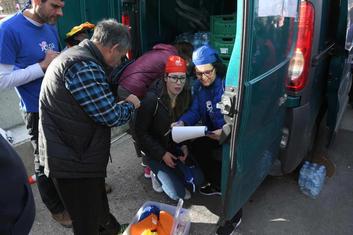 Aspanogi, la Asociación de familias de menores oncológicos de Gipuzkoa, ha reunido en Donostia a más de 800 personas en su VIII Marcha Nórdica Solidaria. La iniciativa, a la que no faltaron la Legión 501 de Star Wars y el payaso Porrotx, cada año recaba más apoyo