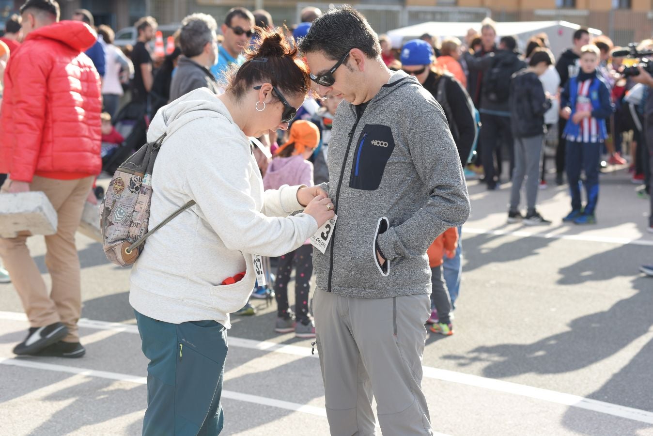Aspanogi, la Asociación de familias de menores oncológicos de Gipuzkoa, ha reunido en Donostia a más de 800 personas en su VIII Marcha Nórdica Solidaria. La iniciativa, a la que no faltaron la Legión 501 de Star Wars y el payaso Porrotx, cada año recaba más apoyo