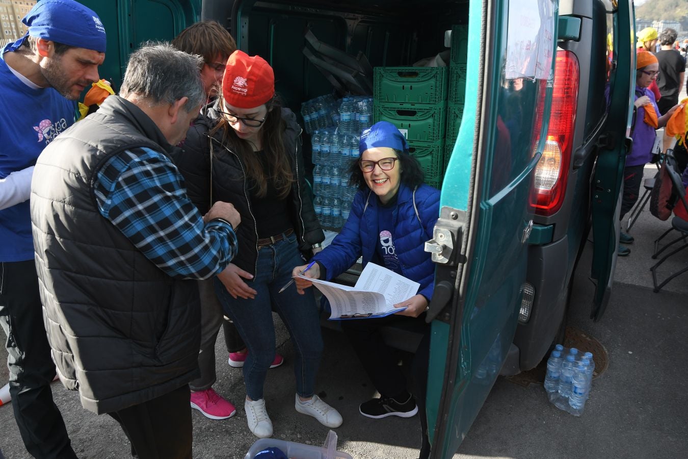 Aspanogi, la Asociación de familias de menores oncológicos de Gipuzkoa, ha reunido en Donostia a más de 800 personas en su VIII Marcha Nórdica Solidaria. La iniciativa, a la que no faltaron la Legión 501 de Star Wars y el payaso Porrotx, cada año recaba más apoyo