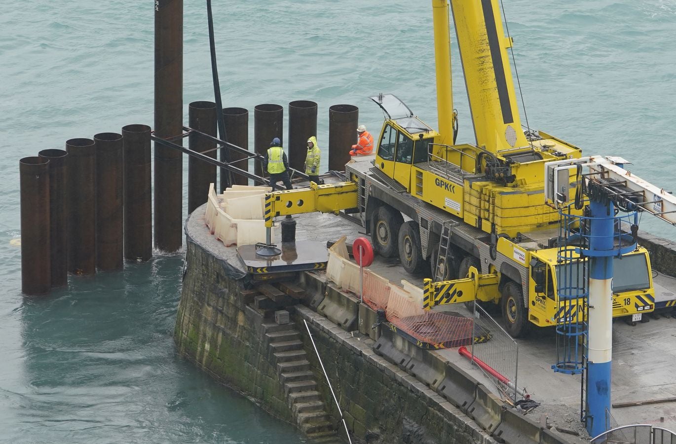 El Departamento vasco de Seguridad ha activado un aviso amarillo este lunes y el martes por riesgo para la navegación ya que se esperan olas de entre 4 y 5 metros de altura.