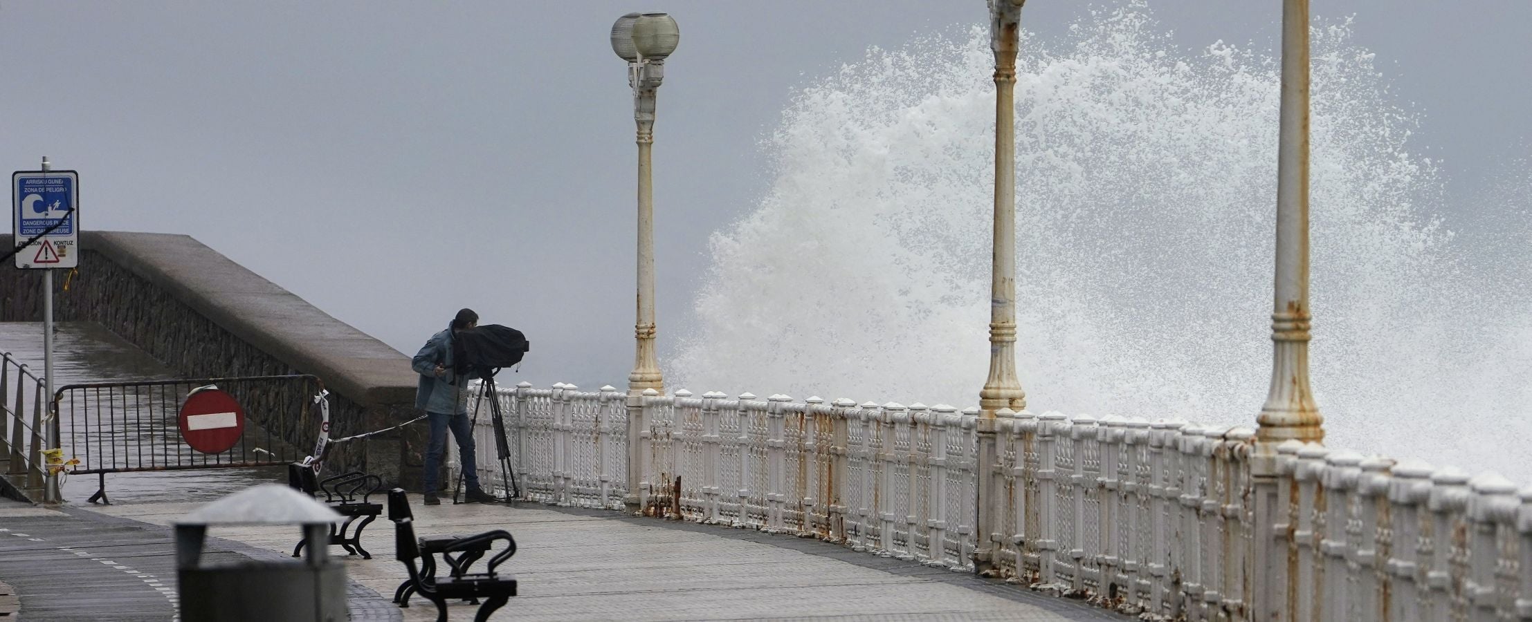 El Departamento vasco de Seguridad ha activado un aviso amarillo este lunes y el martes por riesgo para la navegación ya que se esperan olas de entre 4 y 5 metros de altura.