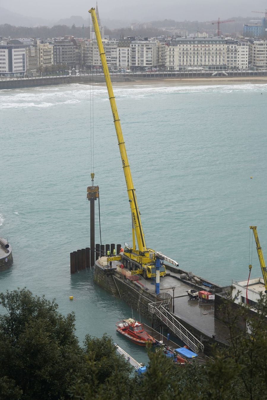 El Departamento vasco de Seguridad ha activado un aviso amarillo este lunes y el martes por riesgo para la navegación ya que se esperan olas de entre 4 y 5 metros de altura.