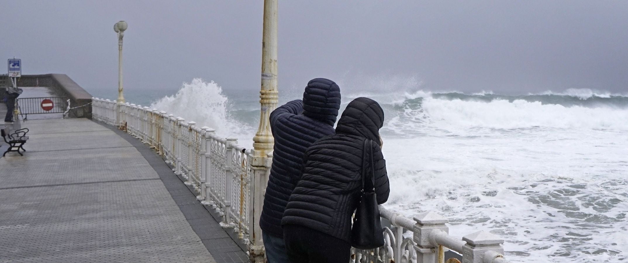 El Departamento vasco de Seguridad ha activado un aviso amarillo este lunes y el martes por riesgo para la navegación ya que se esperan olas de entre 4 y 5 metros de altura.