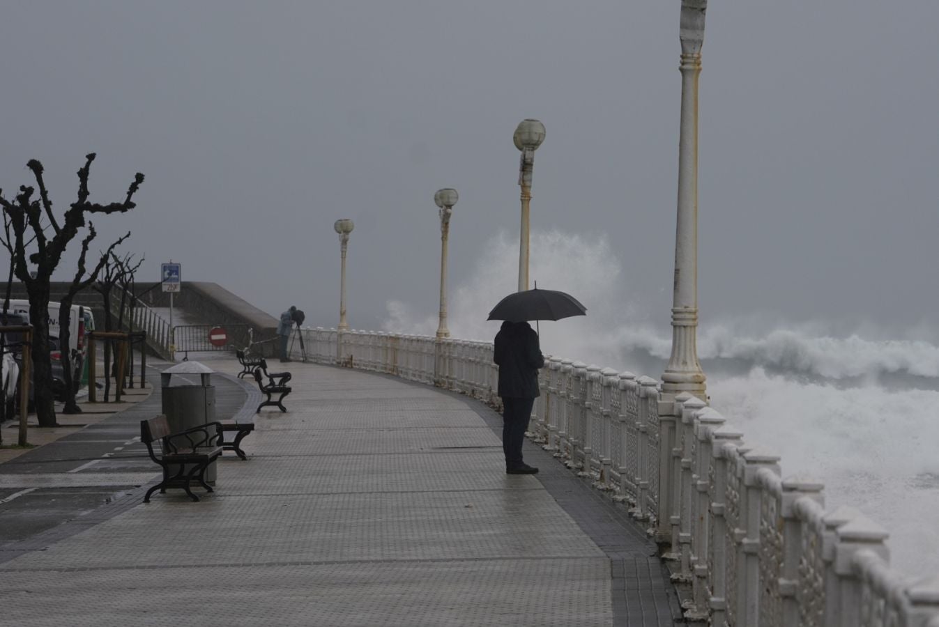El Departamento vasco de Seguridad ha activado un aviso amarillo este lunes y el martes por riesgo para la navegación ya que se esperan olas de entre 4 y 5 metros de altura.