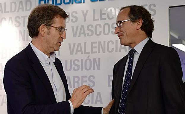 Alberto Núñez Feijóo y Alfonso Alonso, durante una reunión del comité ejecutivo del PP