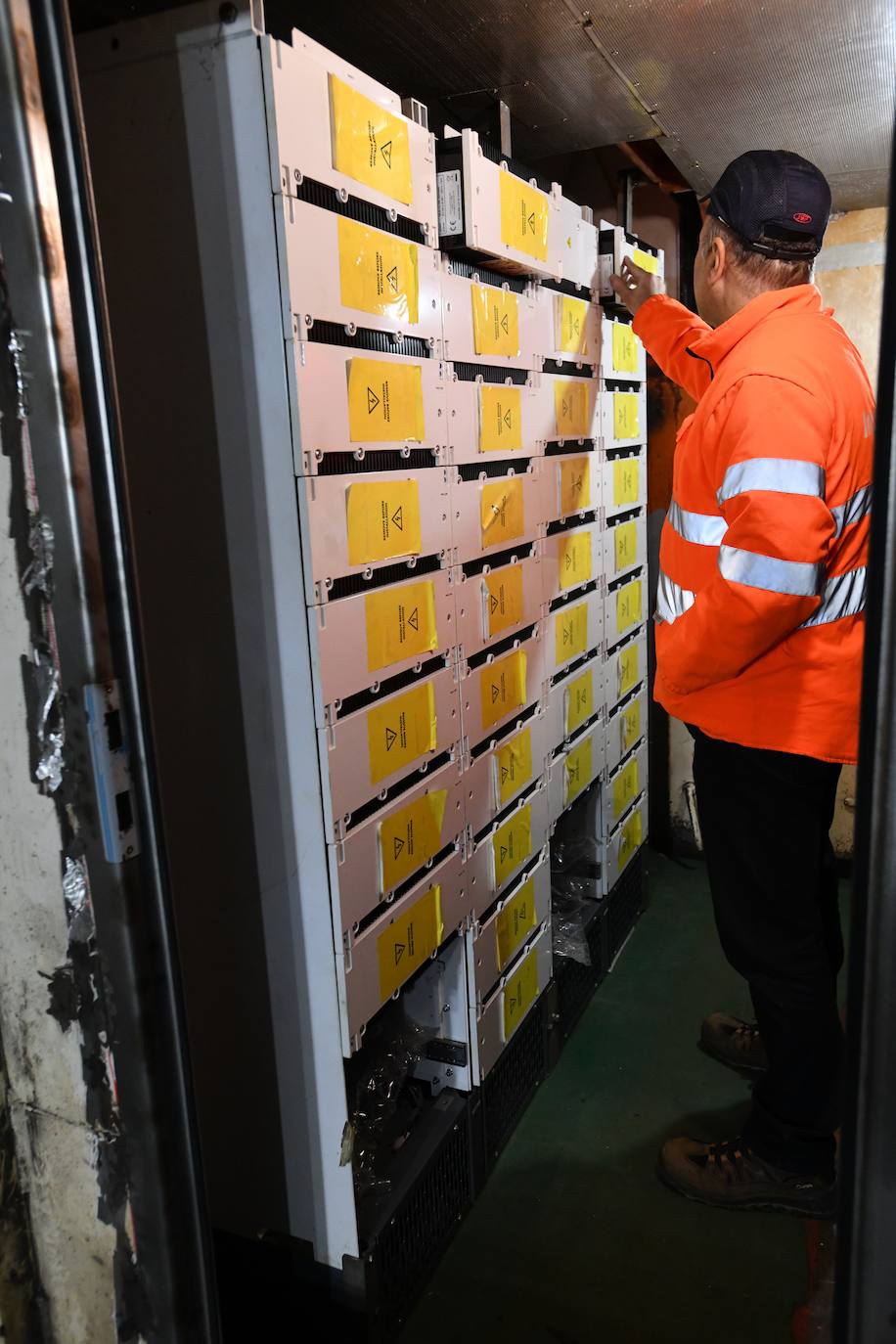 El buque escuela del Instituto Náutico Blas de Lezo de Pasaia se convertirá en el primer pesquero híbrido en España con capacidad para navegar entre 20 y 30 millas náuticas en modo «cero emisiones», tras ser equipado con un sistema eléctrico de propulsión diseñado íntegramente en Euskadi.