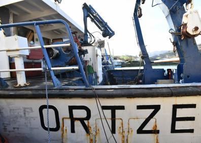 Imagen secundaria 1 - Un buque escuela vasco, primer pesquero híbrido «cero emisiones» de España