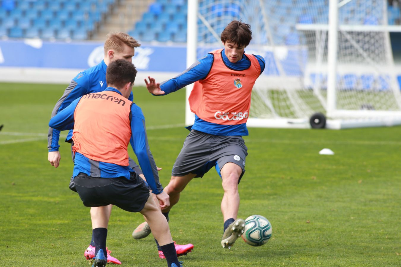 Las mejores imágens del entremiento del conjunto txuri urdin.