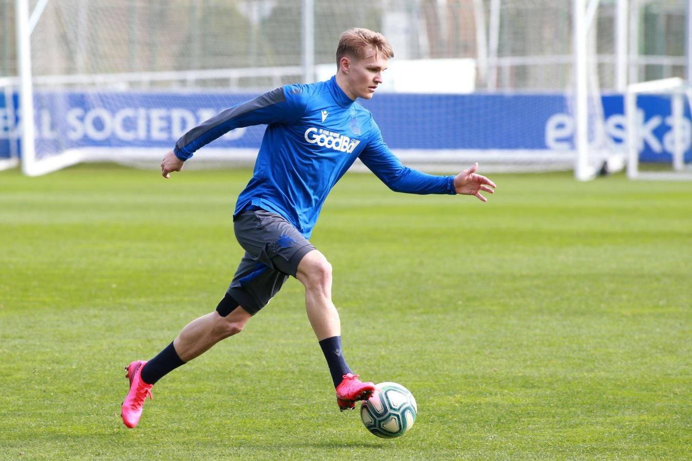 Las mejores imágens del entremiento del conjunto txuri urdin.