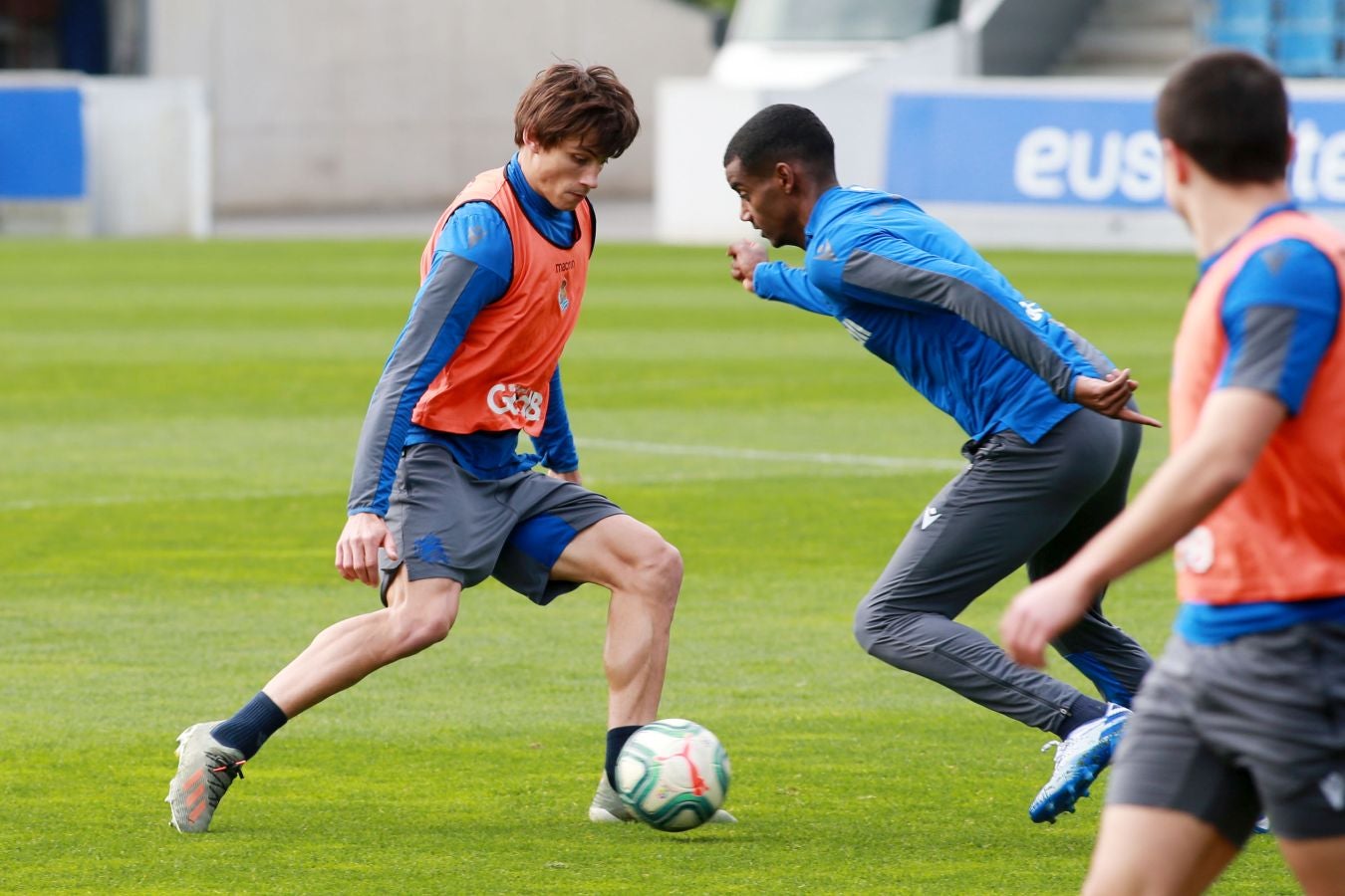 Las mejores imágens del entremiento del conjunto txuri urdin.