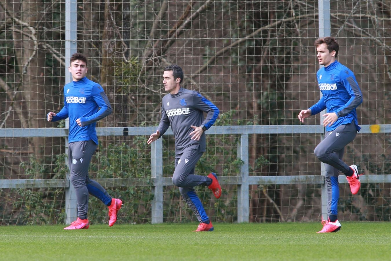 Las mejores imágens del entremiento del conjunto txuri urdin.