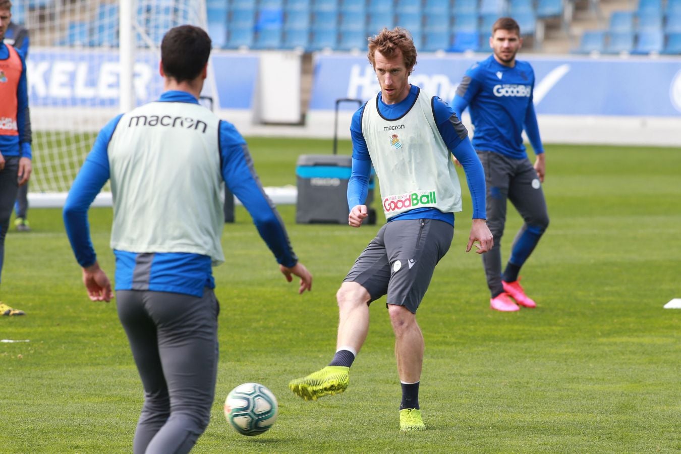 Las mejores imágens del entremiento del conjunto txuri urdin.