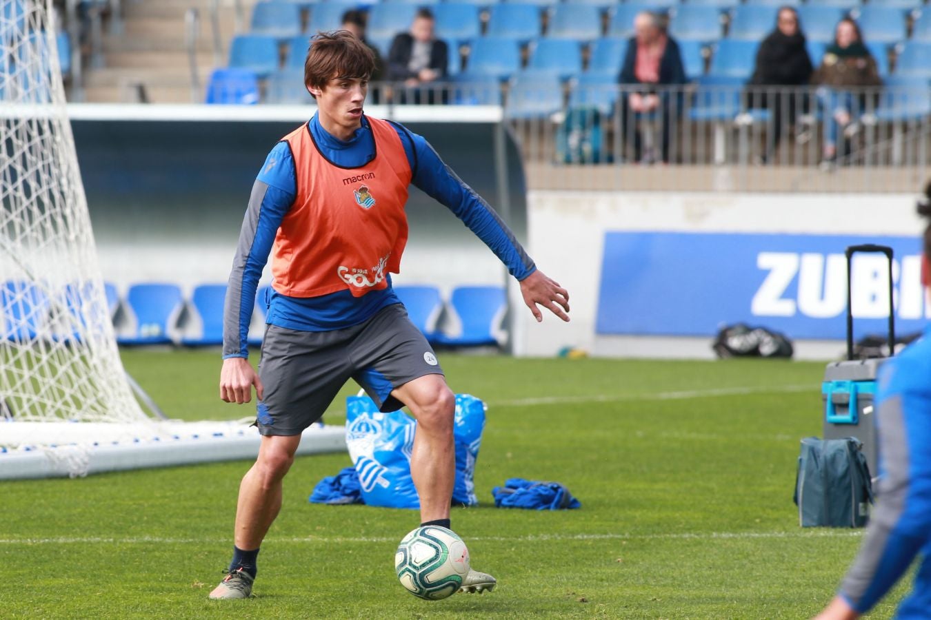 Las mejores imágens del entremiento del conjunto txuri urdin.