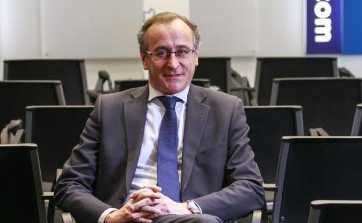 Alonso, en la sede del PP en Vitoria