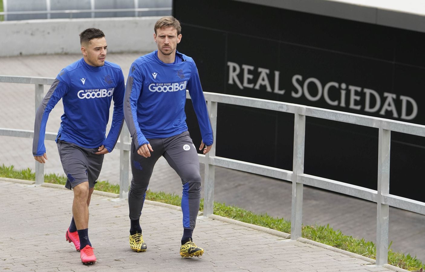 Los cinco canteranos del Sanse han saltado al césped junto con los intengrantes de la primera plantilla, en la que se ha visto corretear a Illarramendi