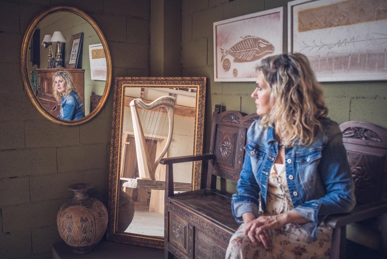 Olatz Zugasti, promoziozko irudi batean.