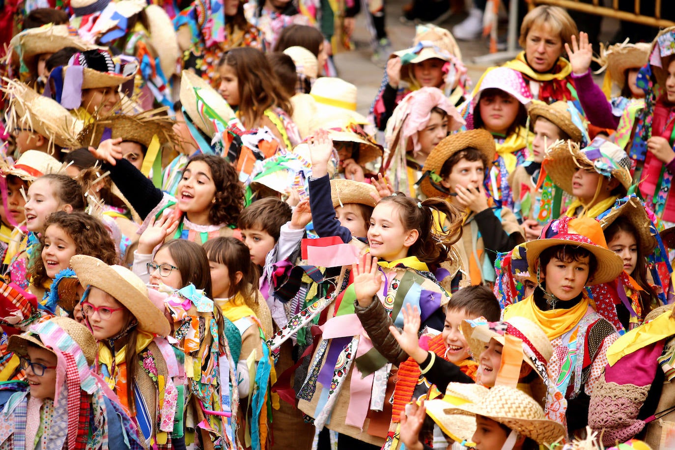 Los niños de Lezo ha vivido un viernes especial con motivo del carnaval.