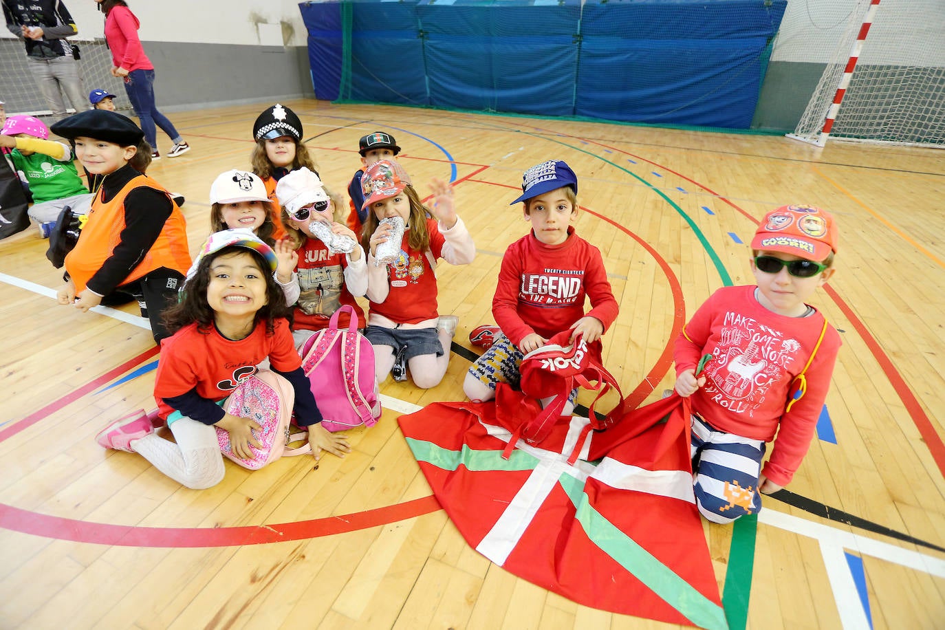 La Herri Eskola de Lezo ha vivido un viernes especial con motivo del carnaval.