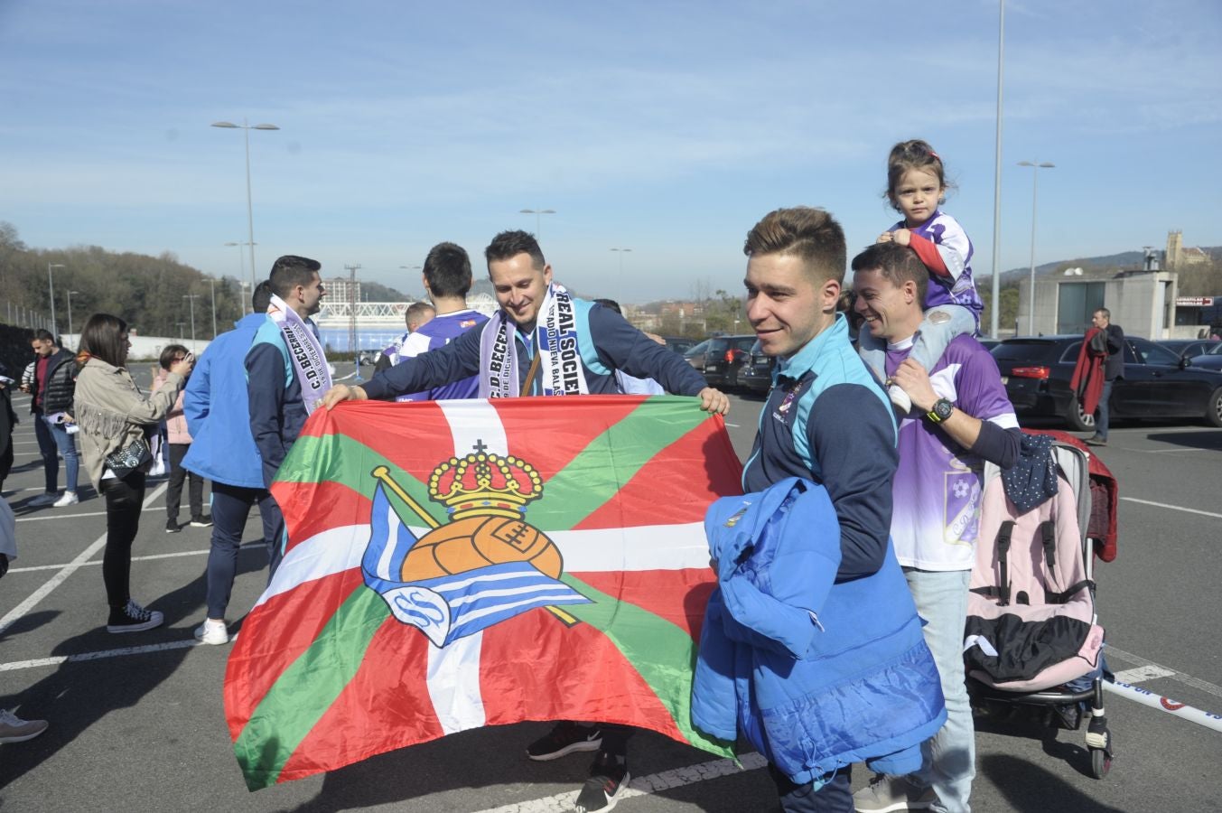 Los habitantes de Becerril de Campos se encuentran en San Sebastián donde disfrutarán de una comida en la Sidrería Salaberria con la afición realista y después estarán en las gradas animando a la Real