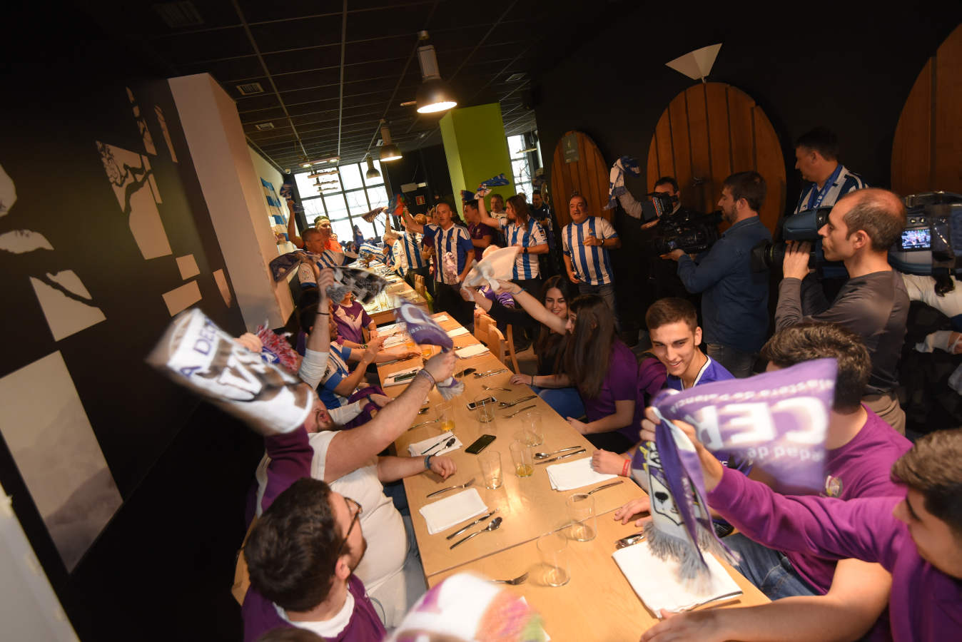 Los habitantes de Becerril de Campos se encuentran en San Sebastián para disfrutar de la invitación de la Real Sociedad.