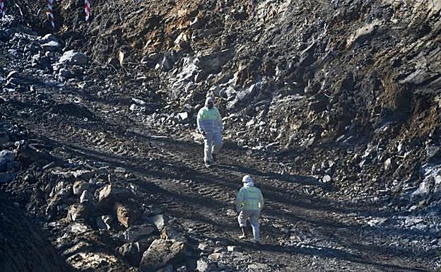 Buscan dónde instalar un sistema terrestre de sellado con espuma del vertedero de Zaldibar