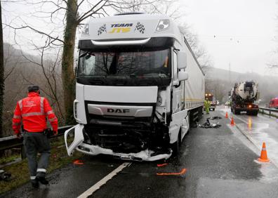 Imagen secundaria 1 - Un accidente en la N-121-A se cobra otra víctima mortal