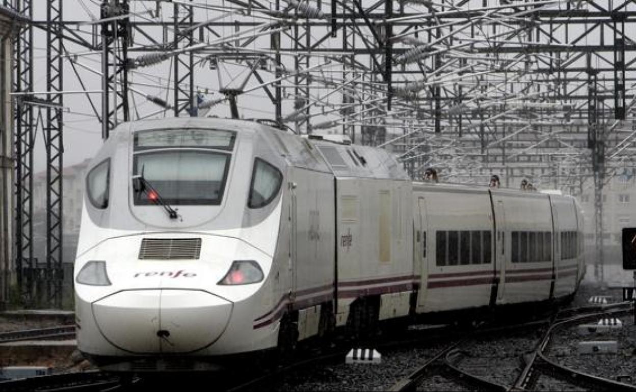 Renfe bloquea la venta de billetes del Intercity Galicia-País Vasco tras detectar amianto en los vagones